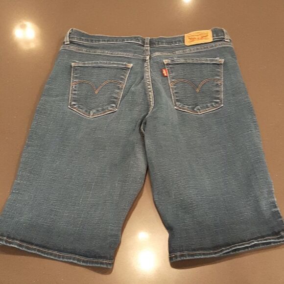 Levis Bermuda Jean Shorts - Picture 1 of 7